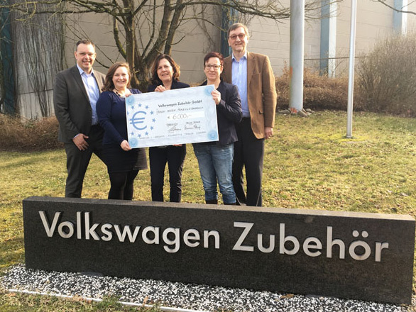 Volkswagen Zubehör spendet 6.000 Euro am "Frauen helfen Frauen e.V."